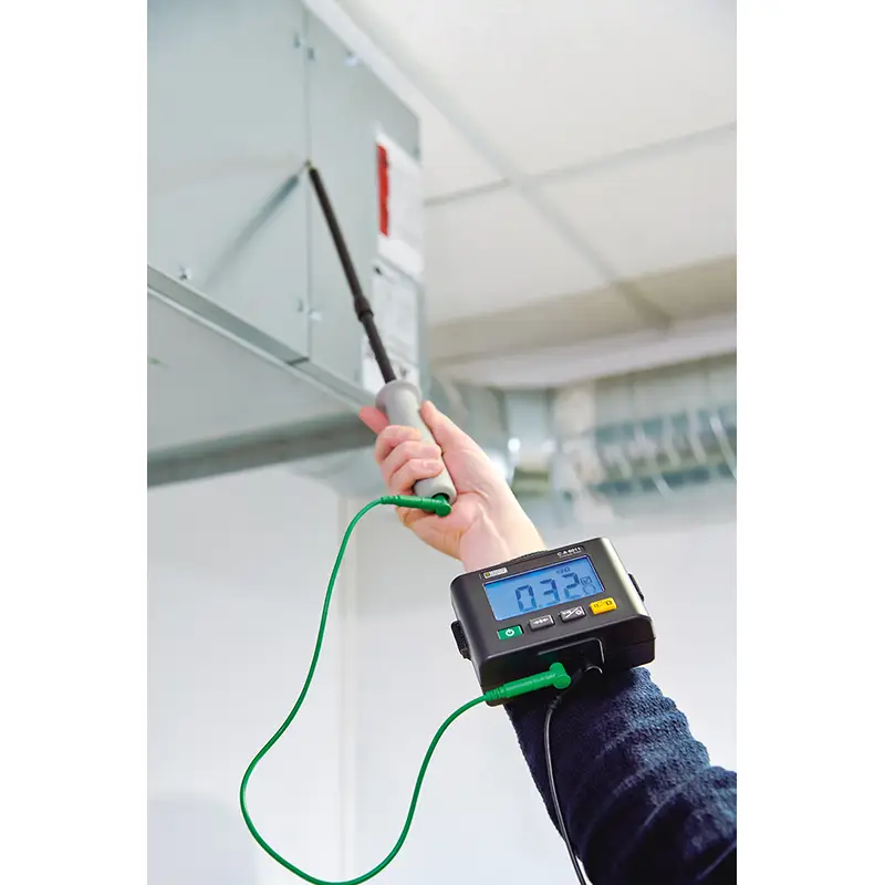 CA 6011 Durchgangsprüfer mit angeschlossenem Prüfkabel zur Messung an elektrischer Anlage