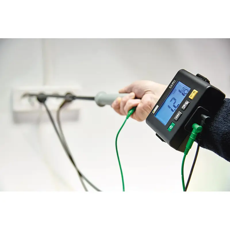 CA 6011 Durchgangsprüfer mit Messleitungen an einem Kabel zur Durchgangsprüfung
