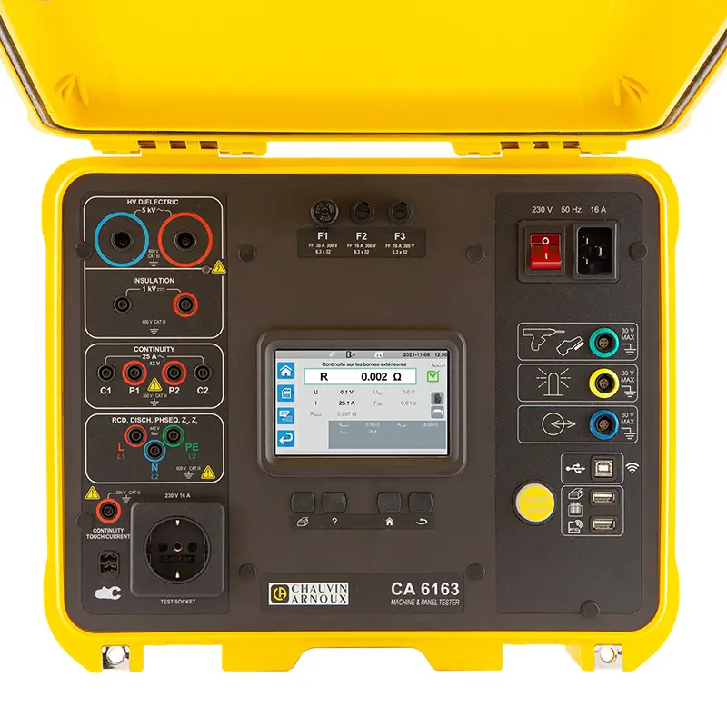 Maschinentester CA 6163 mit Display und Anschlüssen für HV-Dielektrik- und RCD-Prüfungen