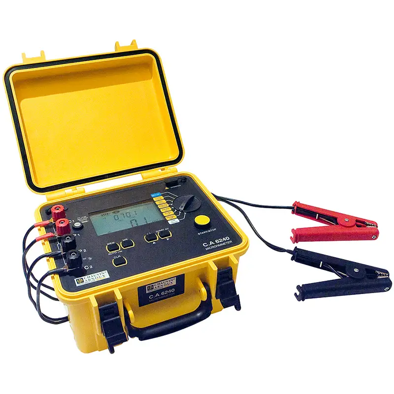 Micro-Ohmmeter CA 6240 mit digitaler Anzeige und Kabelanschlüssen für niedrige Widerstandsmessung