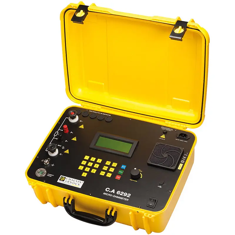 Tragbares Micro-Ohmmeter CA 6292 mit digitalem Display und Anschlüssen in gelber Schutzbox