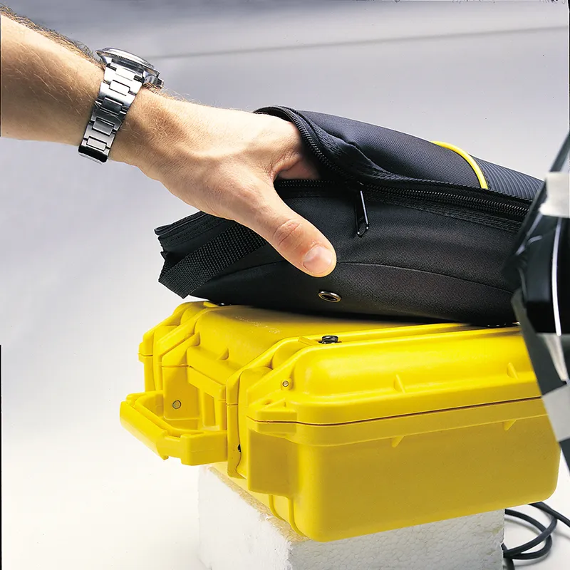 Transportkoffer mit Tragetasche für den CA 6541 Isolationsmesser im praktischen Feldeinsatz