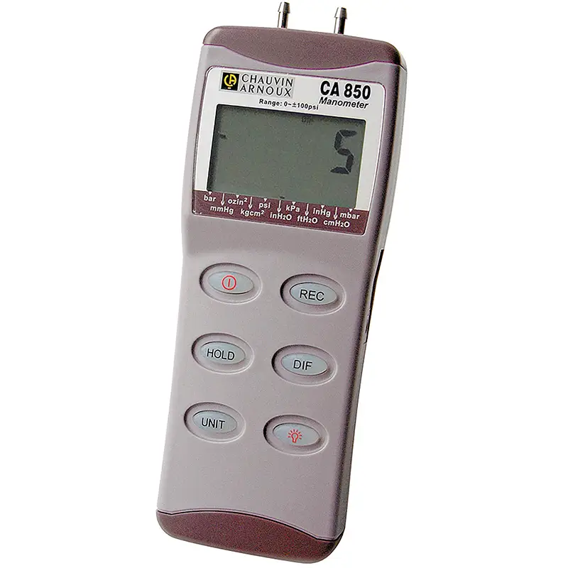 Digitales Manometer CA 850 mit Display, Tasten und Messanschlüssen für Druckmessungen bis 7 bar