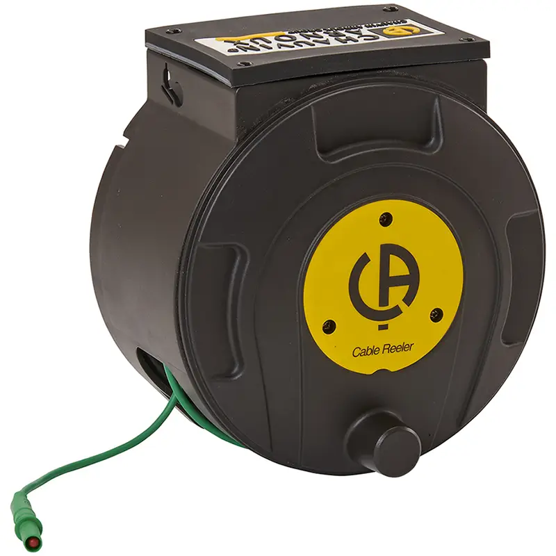 Leitungsroller 30m mit grünem Messkabel und speziellem Stecker für technische Anwendungen.