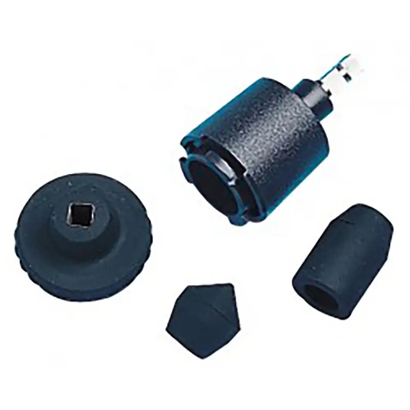 Satz mechanischer Adapter für spezialisierte Mess- und Prüfaufgaben in der Technik.