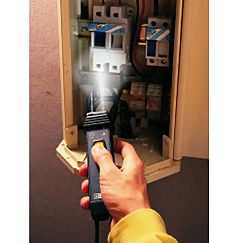 Fernbedienungssonde mit gelbem Knopf und Stecker für 600 V CAT III Messungen