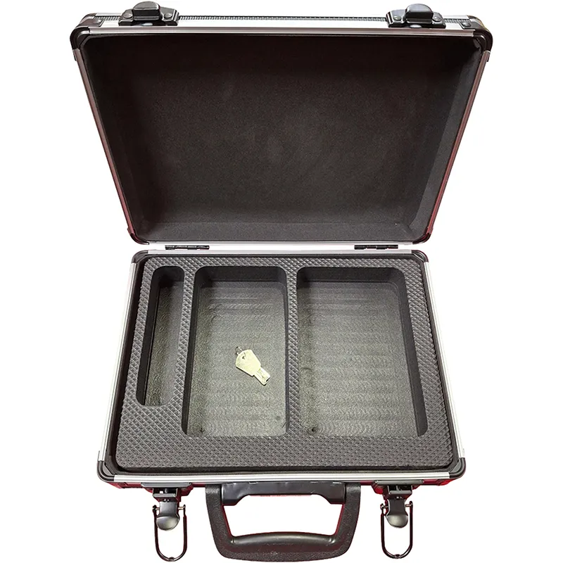 Transportkoffer für CA 5005 mit Schaumstoffpolsterung und Metallverschlüssen zur sicheren Aufbewahrung.