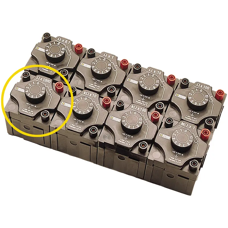 Modulare Widerstandsdekade mit einstellbaren Widerstandswerten von 1 bis 10 kOhm für technische Messungen.